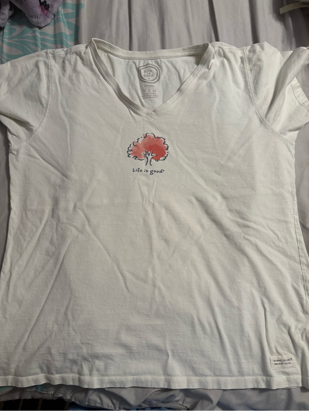 Life Is Good Cream Women's Graphic Tee with Badge Logo